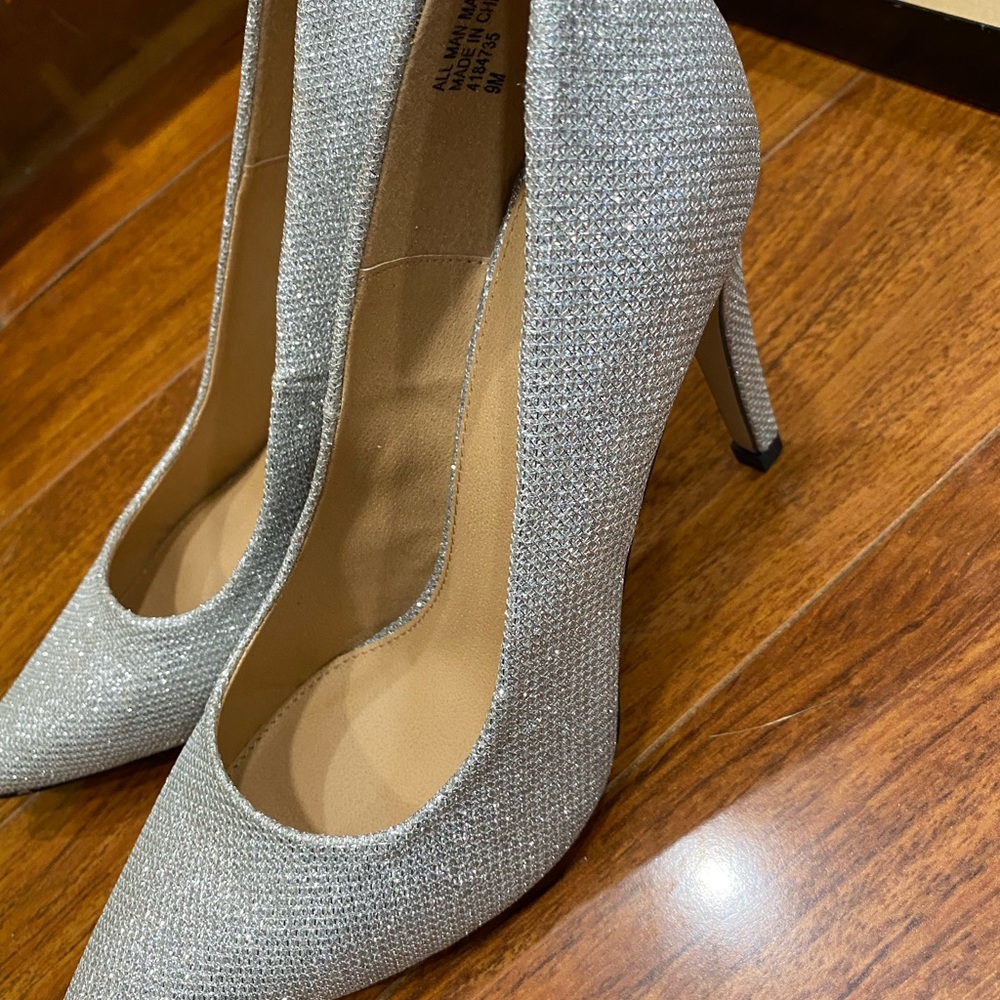 Never worn!! Diba silver sparkly pumps